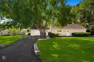 1231 60th St, La Grange Highlands, IL 60525 - Photo 2
