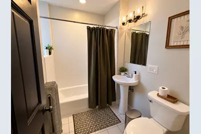 3238 W Berteau Avenue #2E, Chicago, IL 60618 - Photo 4