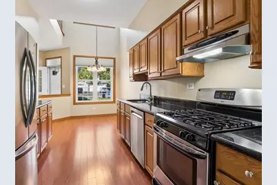 980 Sheridan Circle #980, Naperville, IL 60563 - Photo 4
