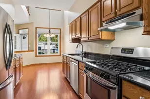 980 Sheridan Cir, Naperville, IL 60563 - Photo 4
