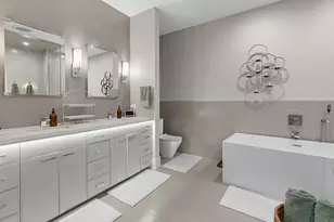 1370 W Walton St, Chicago, IL 60642 - Photo 16