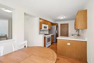 1156 Westminster Ln, Elk Grove Village, IL 60007 - Photo 6
