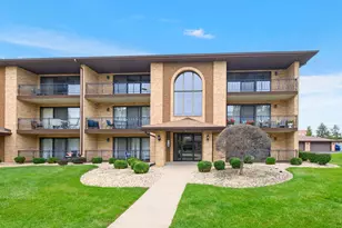 8300 160th Pl, Tinley Park, IL 60477 - Photo 2