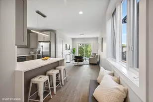 4824 S Champlain Ave, Chicago, IL 60615 - Photo 2