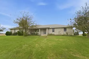 2035 S Berta Rd, Braceville, IL 60407 - Photo 2