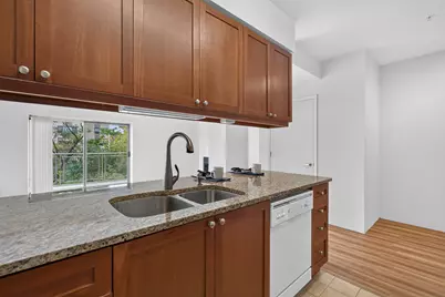 1572 Maple Avenue #406, Evanston, IL 60201 - Photo 6
