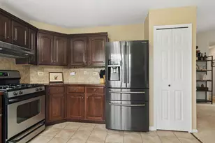 257 Sheffield Dr, Schaumburg, IL 60194 - Photo 8