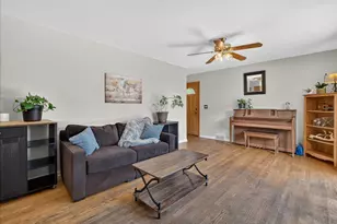 913 S Lancaster St, Mount Prospect, IL 60056 - Photo 18