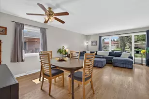 913 S Lancaster St, Mount Prospect, IL 60056 - Photo 8