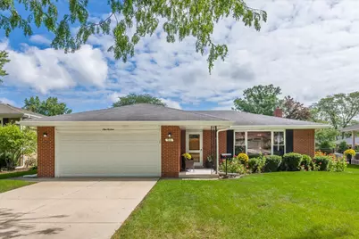 913 S Lancaster Street, Mount Prospect, IL 60056 - Photo 2