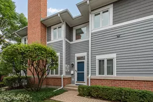 4 Mashie Ct, Woodridge, IL 60517 - Photo 1