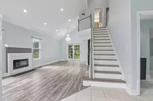 552 Delmar Ct, Elk Grove Village, IL 60007 - Photo 2