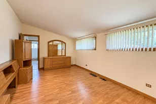 2086 Nimitz Dr, Des Plaines, IL 60018 - Photo 8