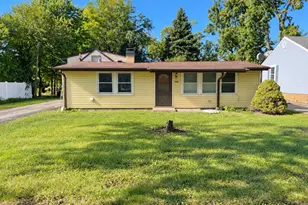 2086 Nimitz Dr, Des Plaines, IL 60018 - Photo 1