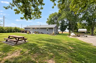8015 Brubaker Rd, Iuka, IL 62849 - Photo 44