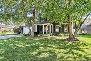 585 Yellowstone Dr, Elgin, IL 60123 - Photo 2