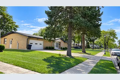 141 W Army Trail Boulevard, Addison, IL 60101 - Photo 2
