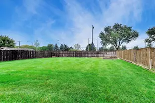 951 Wilma Ln, Elk Grove Village, IL 60007 - Photo 10