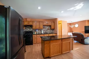526 Carolyn Ln, Lake Holiday, IL 60552 - Photo 10