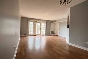 607 Quincy Bridge Ln, Glenview, IL 60025 - Photo 2