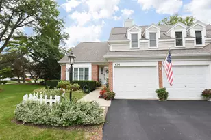 636 Stirling Ln, Prospect Heights, IL 60070 - Photo 1