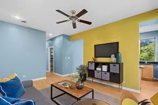 3725 W Byron St, Chicago, IL 60618 - Photo 4