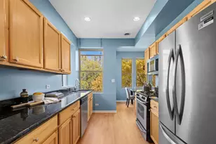 3725 W Byron St, Chicago, IL 60618 - Photo 8
