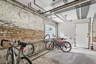3725 W Byron St, Chicago, IL 60618 - Photo 20