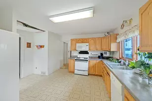 58 N Lake Ave, Fox Lake, IL 60020 - Photo 4