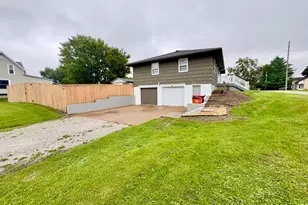 401 SE 4th St, Aledo, IL 61231 - Photo 28