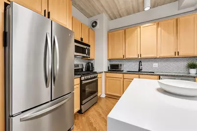 3260 N Clark Street #304, Chicago, IL 60657 - Photo 4
