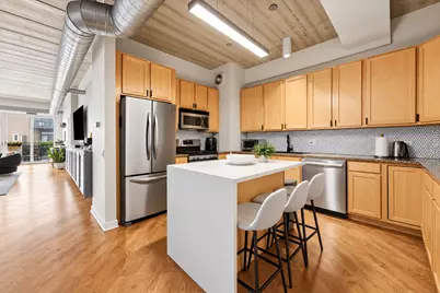 3260 N Clark Street #304, Chicago, IL 60657 - Photo 2