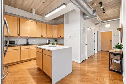 3260 N Clark Street #304, Chicago, IL 60657 - Photo 6