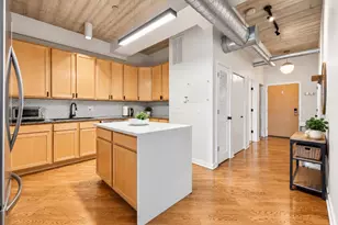 3260 N Clark St, Chicago, IL 60657 - Photo 6