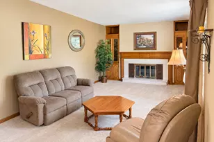 1004 Magnolia Dr, Joliet, IL 60435 - Photo 2