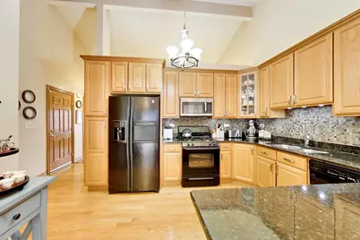 11S352 Deer Trail Court, Burr Ridge, IL 60527 - Photo 4