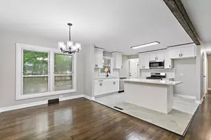 671 W St Aubin Dr, Addison, IL 60101 - Photo 8