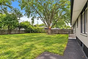 671 W St Aubin Dr, Addison, IL 60101 - Photo 24