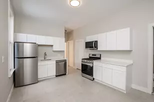 2112 W Roscoe St, Chicago, IL 60618 - Photo 6