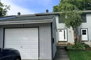 219 Pinewood Ln, Bloomingdale, IL 60108 - Photo 1