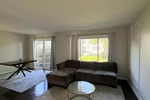 219 Pinewood Ln, Bloomingdale, IL 60108 - Photo 4