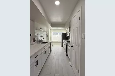 219 Pinewood Lane, Bloomingdale, IL 60108 - Photo 10