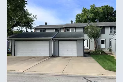 219 Pinewood Lane, Bloomingdale, IL 60108 - Photo 2