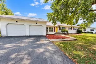 205 W Hoffman St, Irvington, IL 62848 - Photo 2