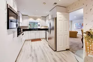 3 The Ct Of Harborside Ct, Northbrook, IL 60062 - Photo 8