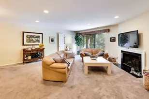 3 The Ct Of Harborside Ct, Northbrook, IL 60062 - Photo 4