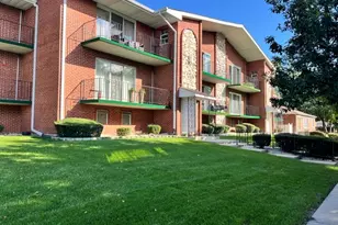 9605 S Komensky Ave, Oak Lawn, IL 60453 - Photo 2