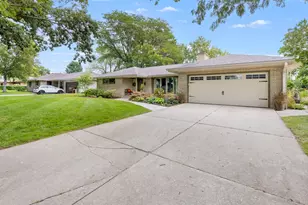 415 Hemlock Ln, Rockford, IL 61107 - Photo 2