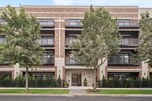 3951 N Wayne Ave, Chicago, IL 60613 - Photo 1