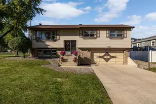 1138 Timber Ln, Darien, IL 60561 - Photo 1